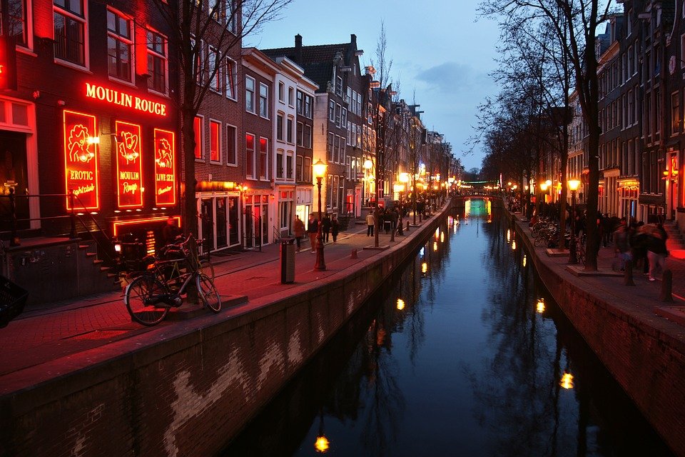 Amsterdam Nightlife Restricted With Earlier Closing Times For Bars