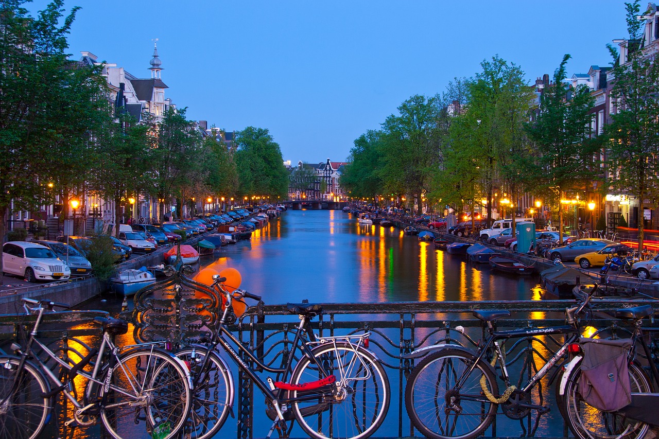 bike tour of amsterdam