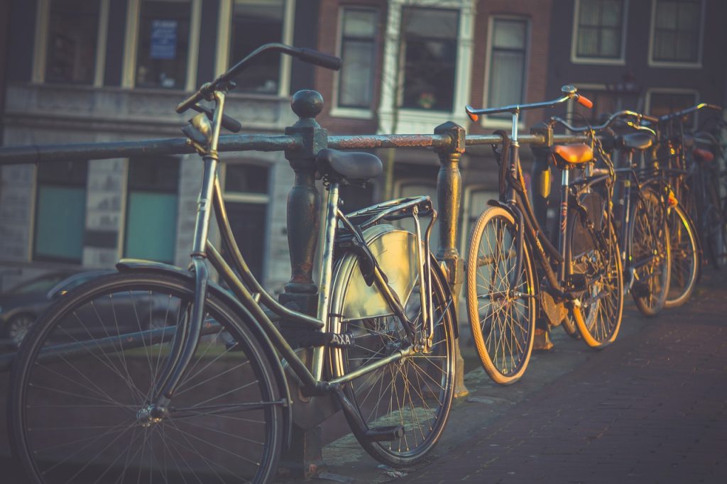 hire bike in amsterdam
